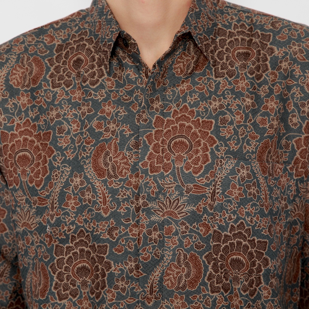 BATIK PRIA LENGAN PANJANG Kemeja Hem Slimfit Premium Motif Puspo Sari Warna Abu Grey 721027 CAP 72 - Baju Kemeja Atasan Pakaian Setelan Batik Pria Cowok Laki Laki Remaja Keluarga Kantor Lengan Panjang Modern Slimfit Slim Fit Premium Kekinian