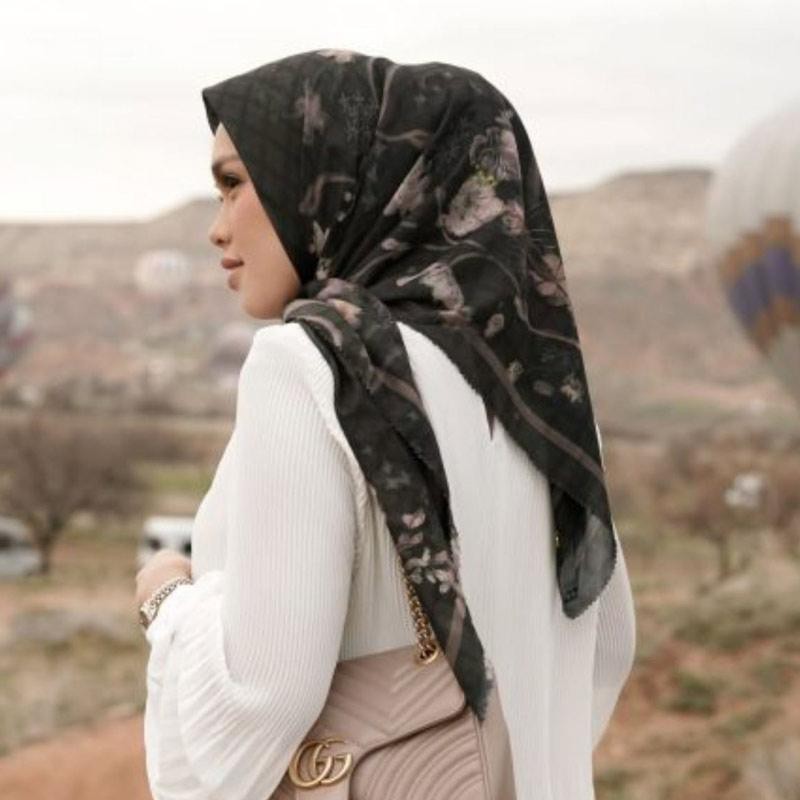 Buttonscarves Sofya Square (As Is Item)