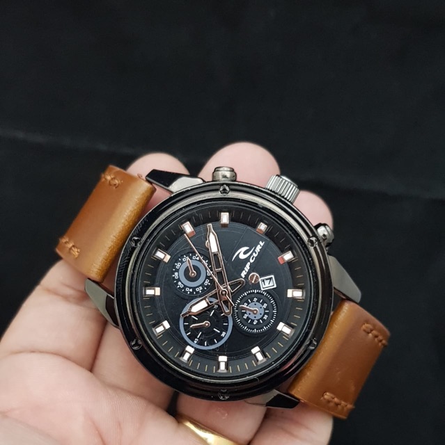 Jam tangan cowok Rip Curl tanggal. Sudah free box &amp; baterai cadangan