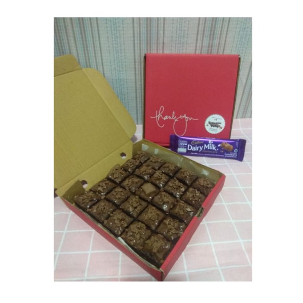 

Fudgy Brownies (Brownies bakar) by Browniee.daily - CADBURRY, SILVERQUEEN