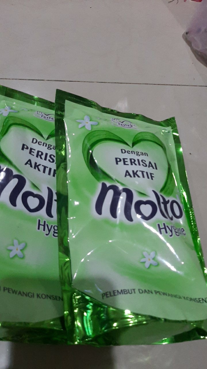 Pelembut Dan Pewangi Pakaian Molto Hygiene 720ml