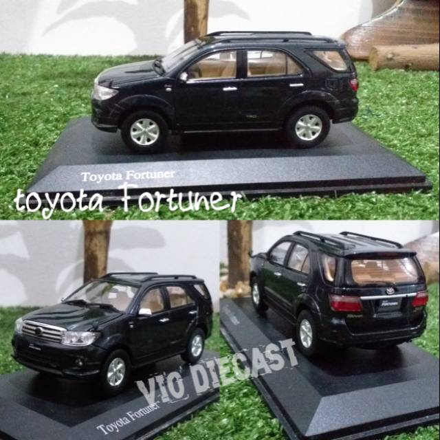 diecast toyota fortuner