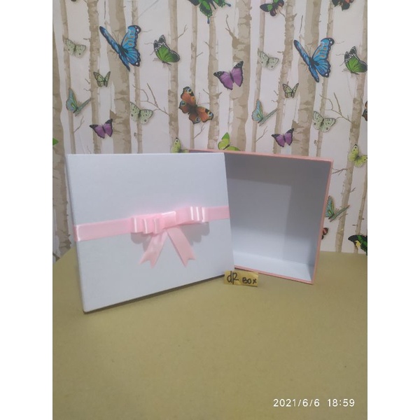 

Kotak Kado | Giftbox | Box Hampers | Box Costume | Box Hantaran | Kotak seserahan | Tempat Parcel