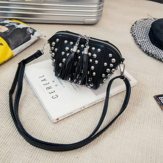 Tas selempang stud besi tali panjang
