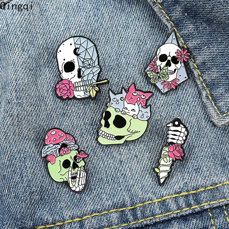 Bros Pin Enamel Bentuk Tengkorak Bunga Mawar Jamur Happy Halloween Gaya Gothic Punk Untuk Hadiah