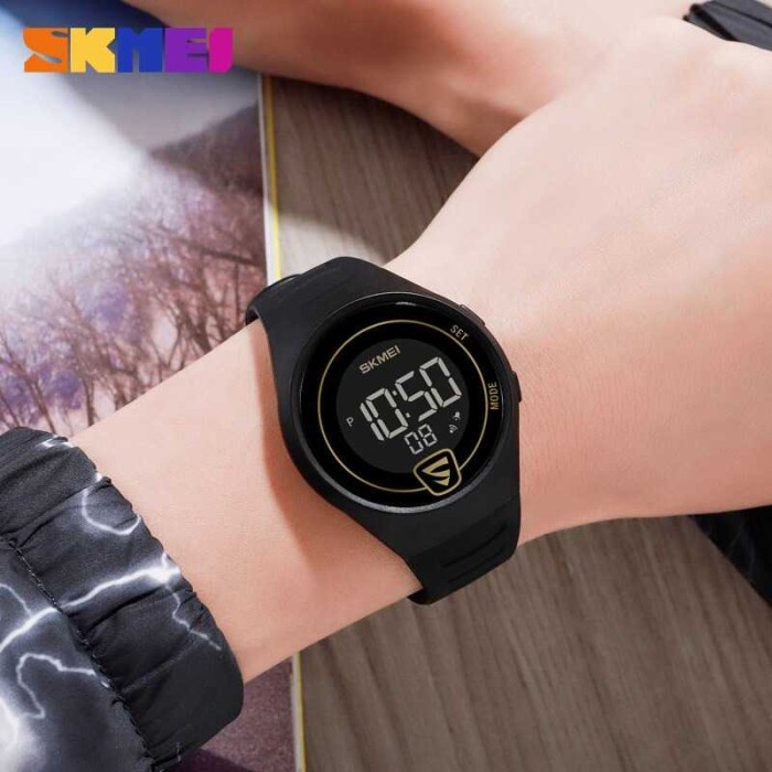 Jam Tangan Digital Pria Sport - 1798 - Hitam Putih