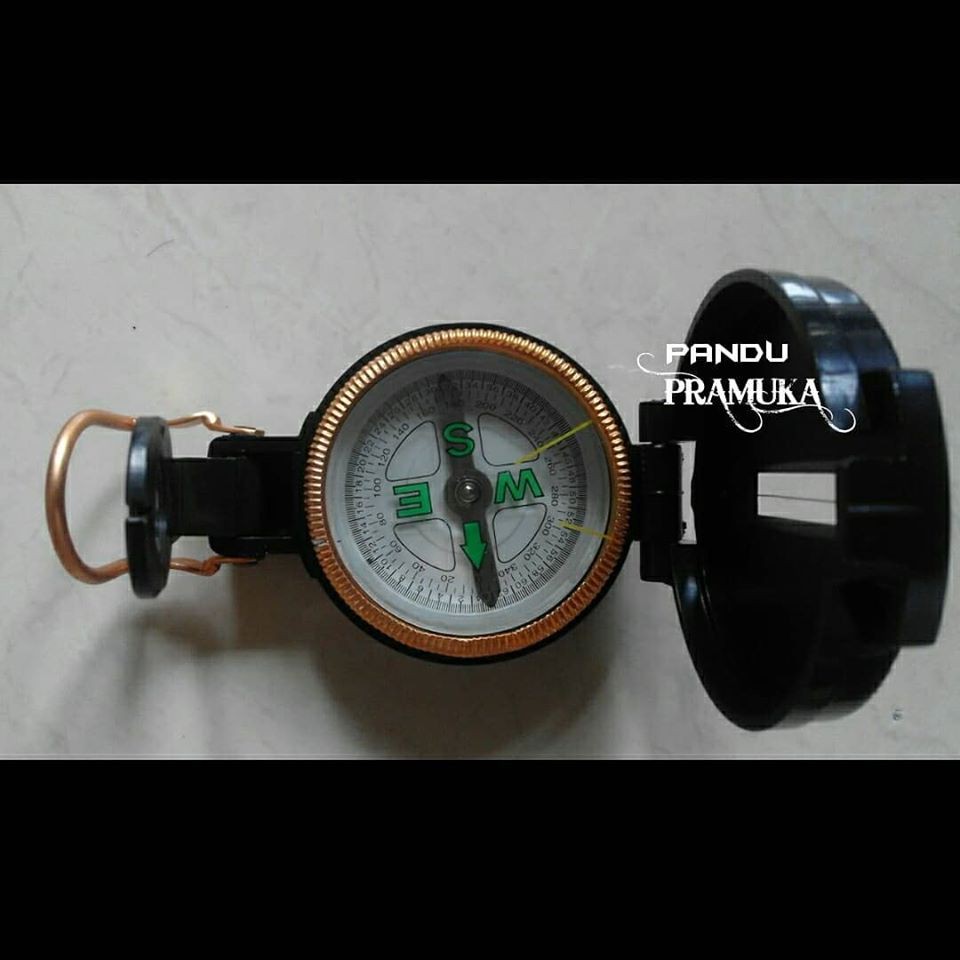 Kompas bidik Pramuka