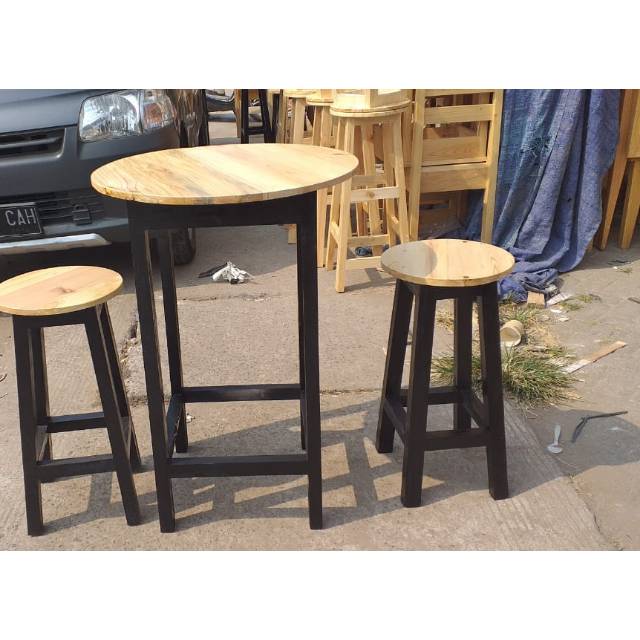 Meja bar dan kursi bulat