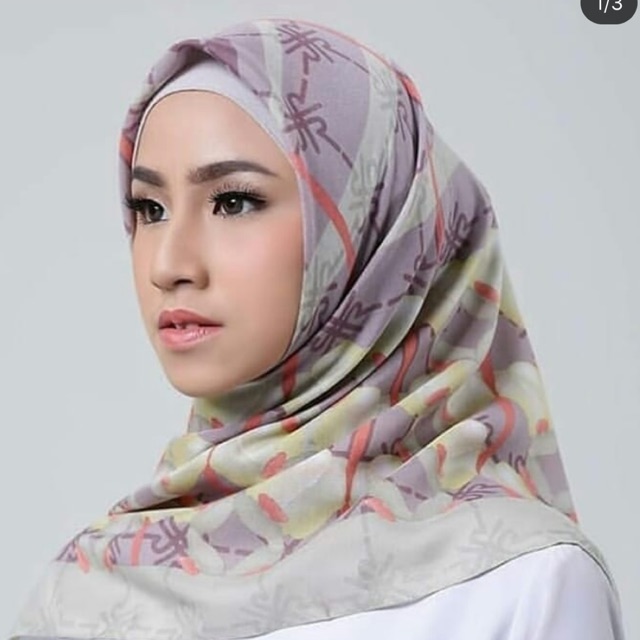 Ria Miranda scarf