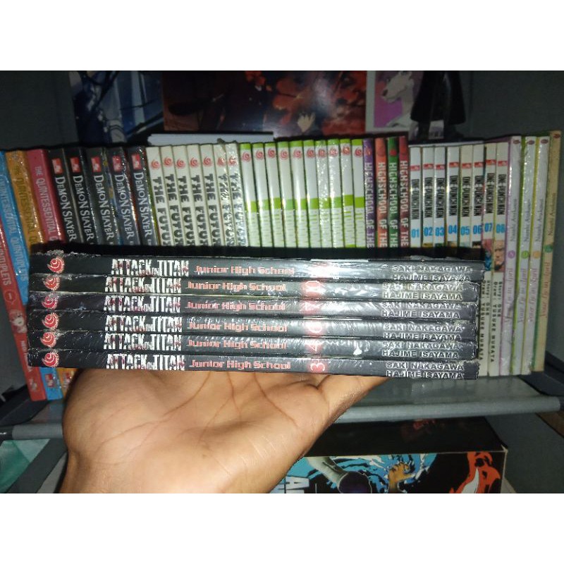 Komik attack on titan set junior highschool