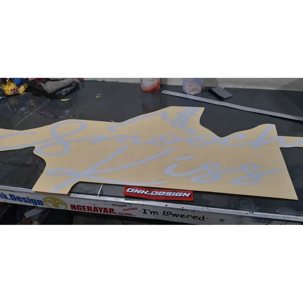 

cutting sticker stiker bebas desain printing waterproof label merk laminasi 103