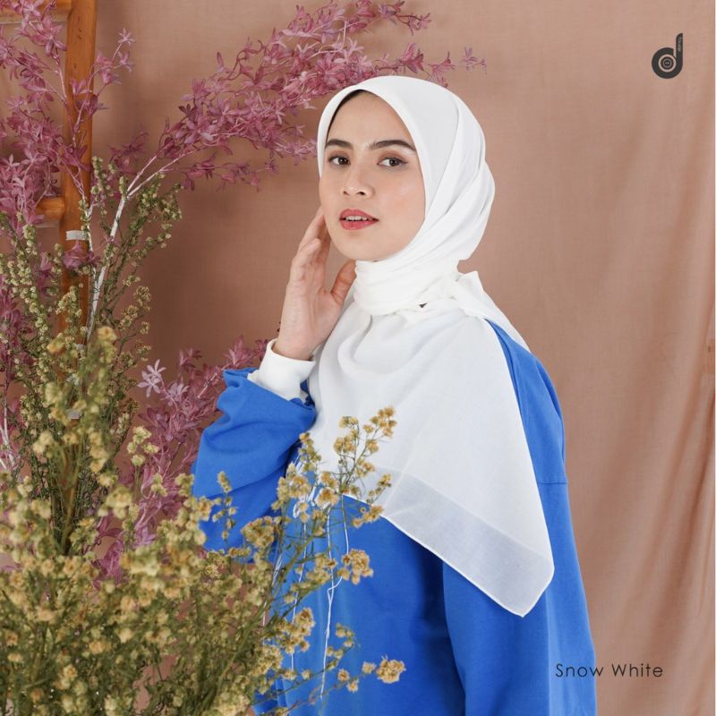 KERUDUNG SEGI EMPAT DEENAY POLOS SNOW WHITE VOAL ORIGINAL100%
