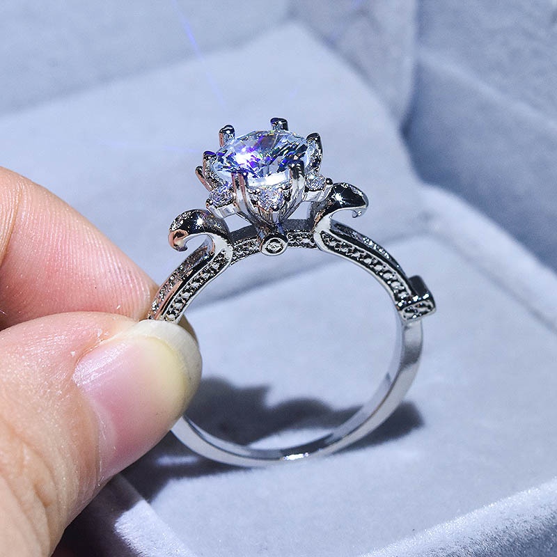 Goldkingdom Perhiasan Fashion Emas Asli Kadar 375 Bangkok Aksesoris Ready Stock Mosson Berlian 2karat Mahkota Cincin Wanita Dengan Enam Lingkaran Klasik Satu Bunga Berlapis Emas Sterling Silver Ring