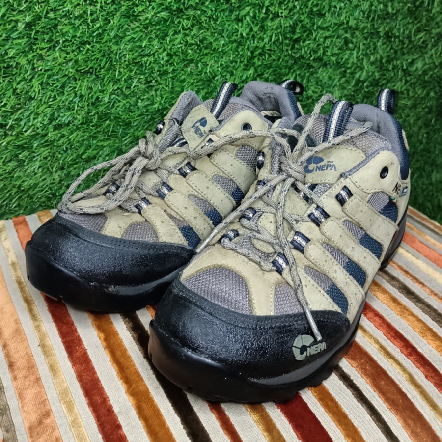 ❌ SOLDOUT ❌ SEPATU GUNUNG SECOND SEPATU GUNUNG BEKAS NEPA, Size 42-43 / 27cm