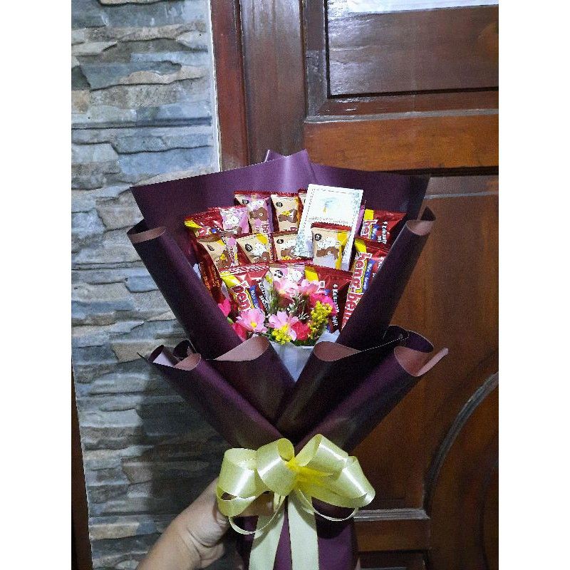 

Buket Coklat / Buket Silverqueen / Coklat Silverqueen / Buket Wisuda / Buket Ulangtahun /Buket Murah