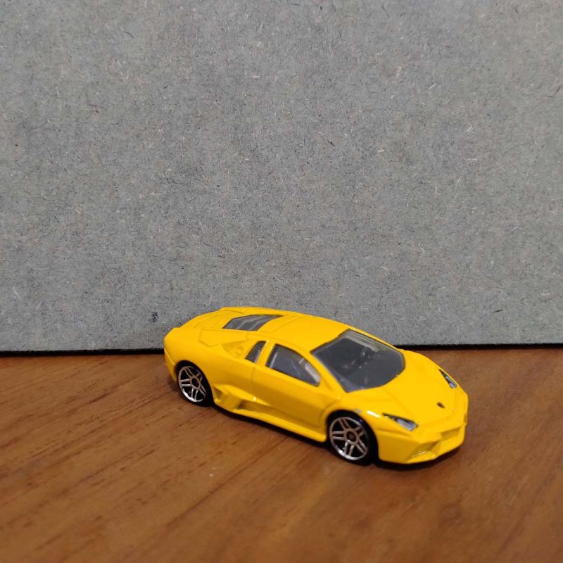 hotwheels Lamborghini reventon kuning loose