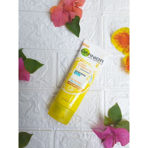 GARNIER KUNING GARNIER Bright Complete White Speed Multi-Action Brightening Foam