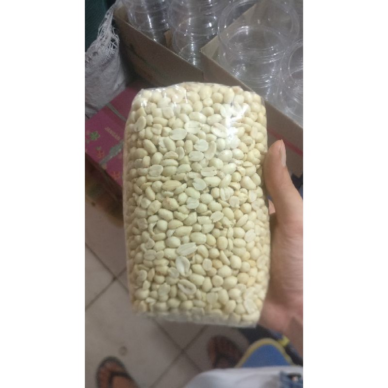 

kacang kupas 1 kilo
