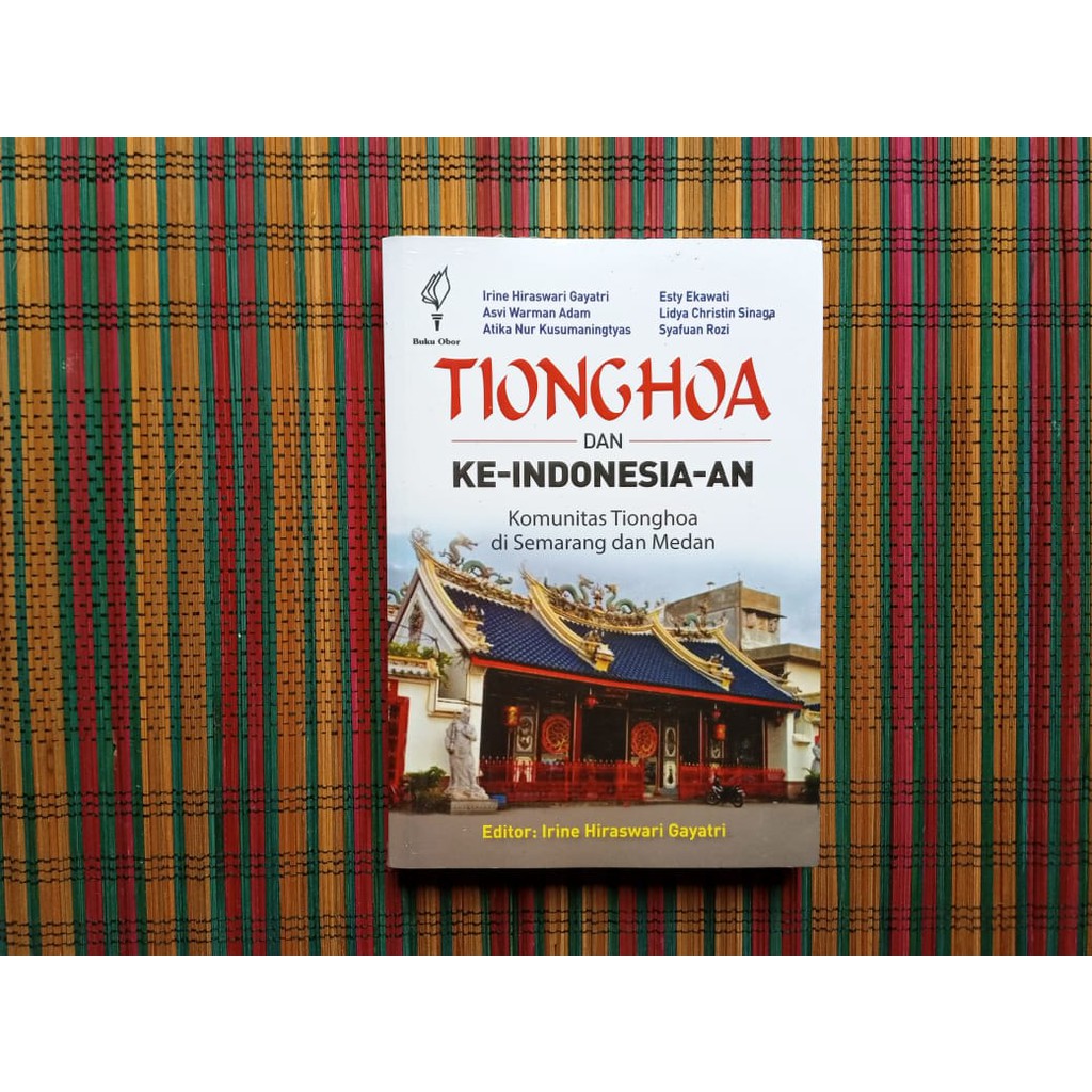 TIONGHOA DAN KE INDONESIA AN Komunitas Tionghoa di Semarang dan Medan.