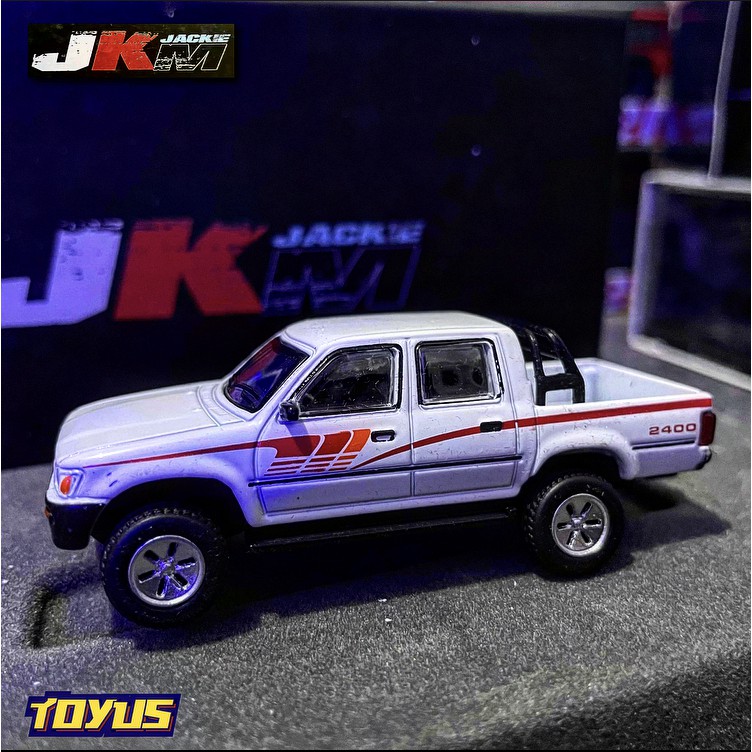 JKM - TOYOTA HILUX WHITE
