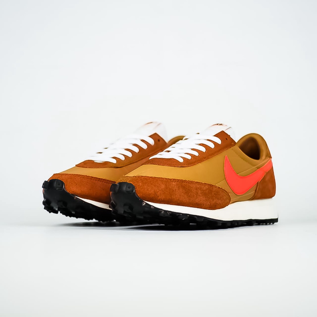 NIKE DAYBREAK SP BROWN ORANGE