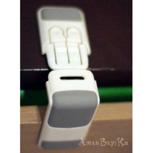 Kunci penahan laci meja