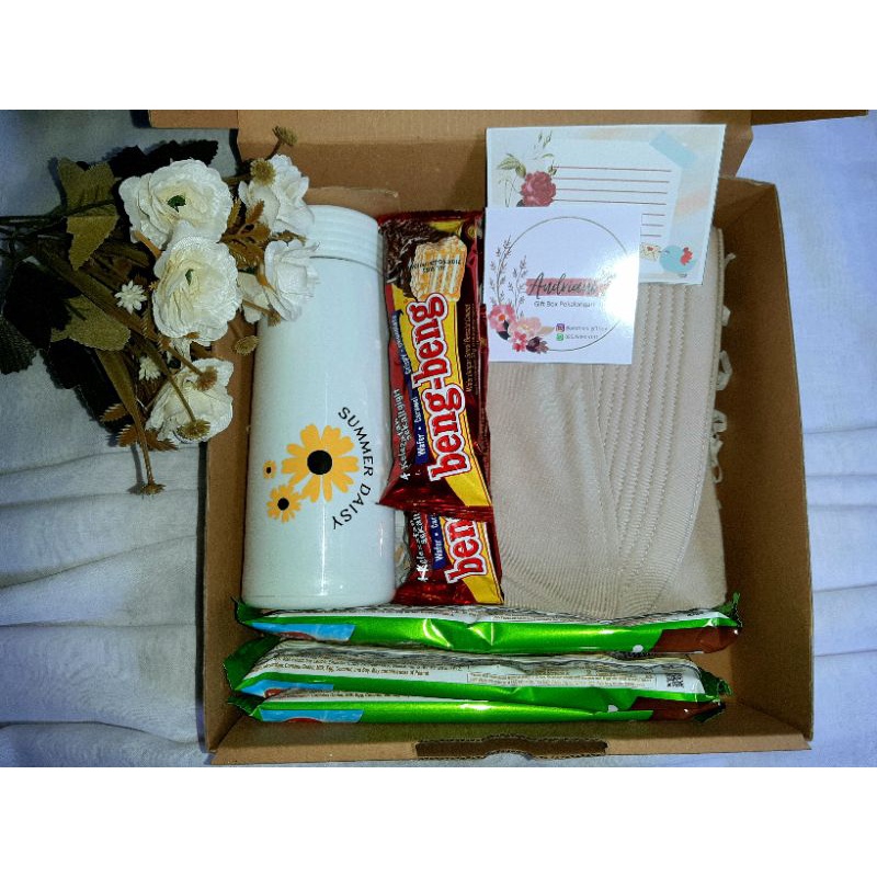 

Gift Box Hijab dan Tumbler