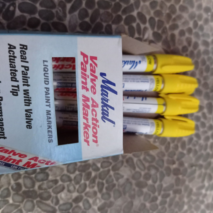 

paint marker-pulpen penanda markal valve action "yellow