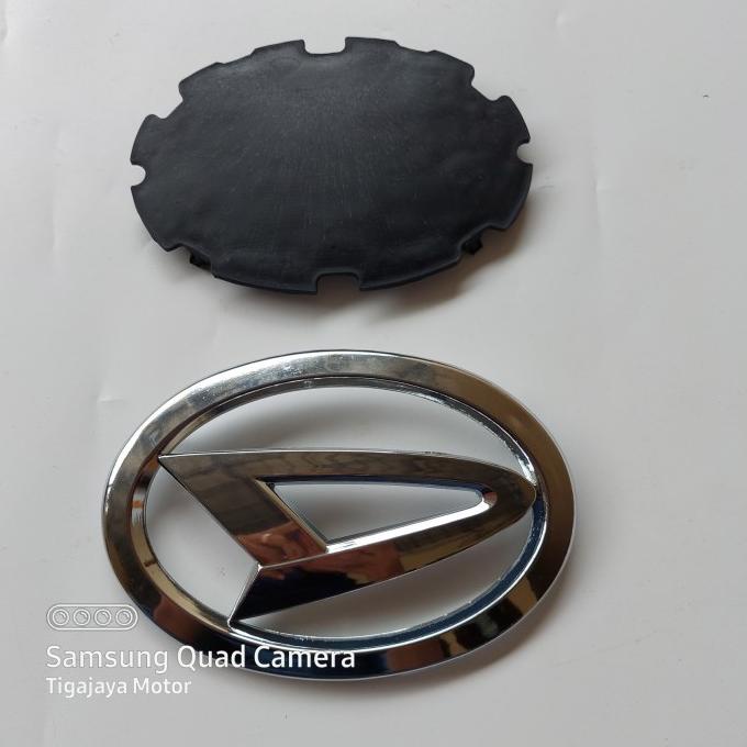 logo depan mobil xenia grand new/logo grill sigra set breket tiga jaya