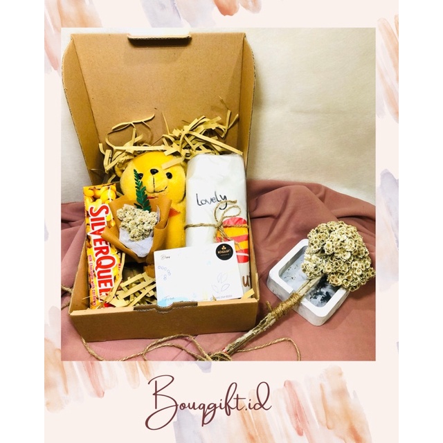 

Hampers ultah / hampers ulang tahun / hampers cewek / kado ultah / gift box ultah
