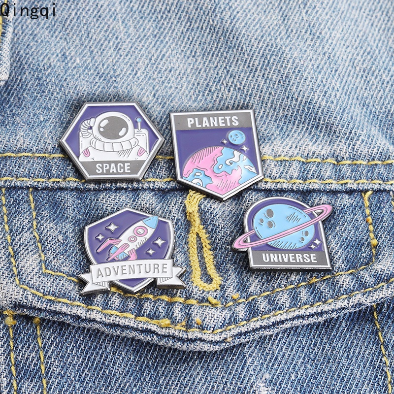 Bros Pin Enamel Desain Planet Astronot Roket Luar Angkasa Untuk Anak