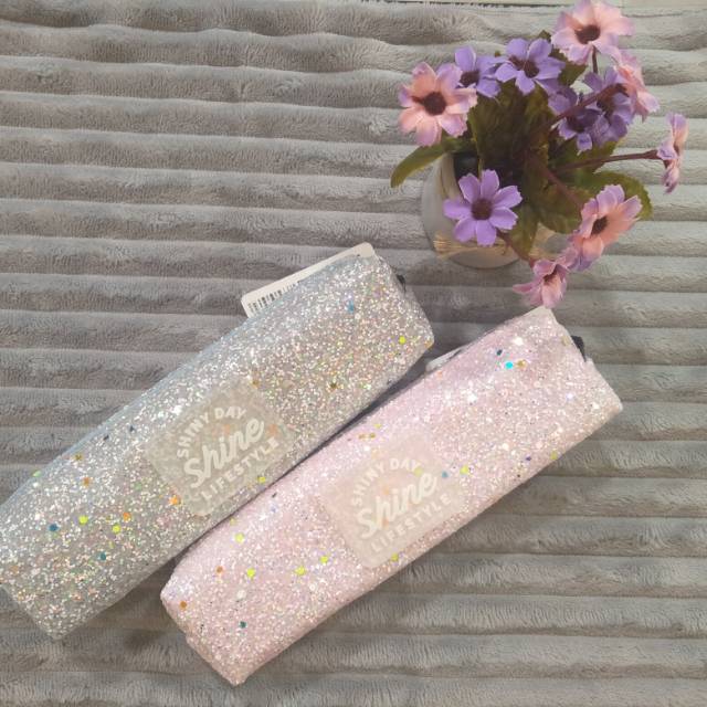 

Pencilcase shine