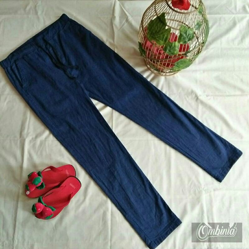 Celana Panjang Biru Tua