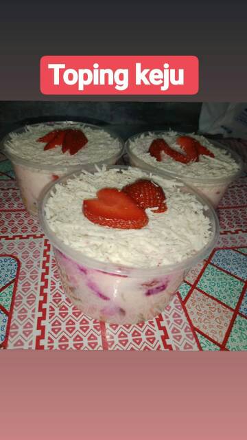 

Salad buah segar toping keju strawberry cup 400ml