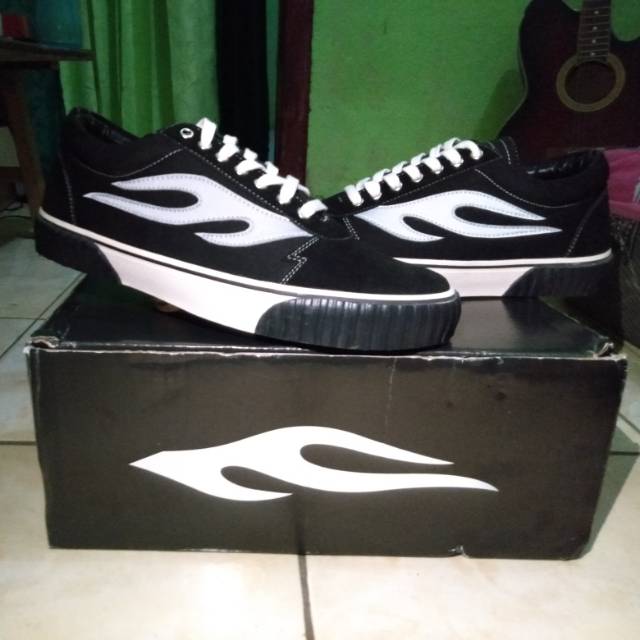 Sepatu Elfamous Night Fury