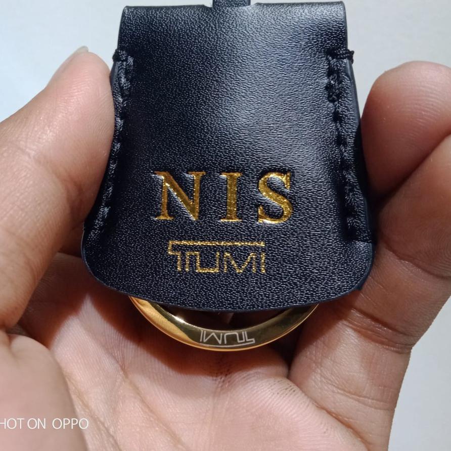 

WARNA INISIAL NAMA BUKAN TAS - NOT BAG- JASA PEMBUATAN Tv mI emboss nama 3 huruf HARUS BELI di Kami