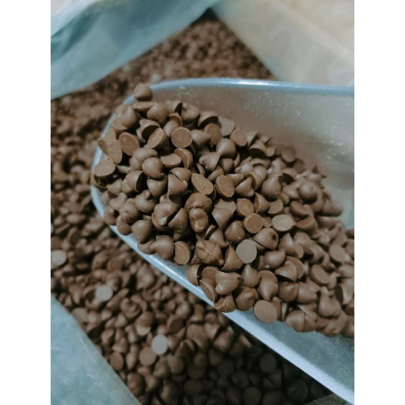 

Tulip Chocolatier Dark Compound Chocolate Chips Repack 250 Gram