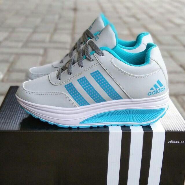 Sneakers Adidas Wanita warna Grey Blue