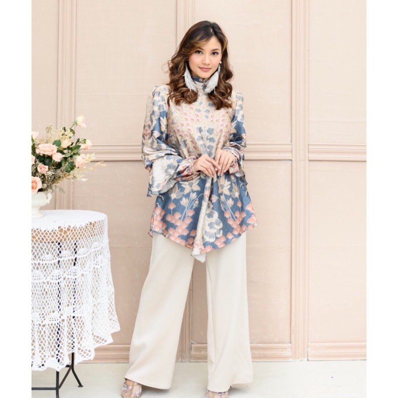 Emily Blouse Klamby La Galigo