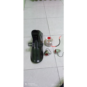 paket c70 spakbor hitam+  sein crome+ Lampu stop belakang bening