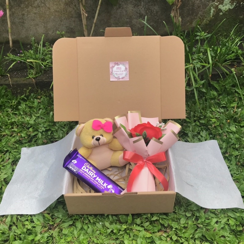 

Gift box | Kado cewek | Kado ulang tahun | Kado valentine | Hadiah
