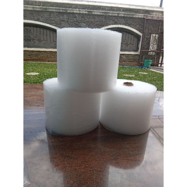 

Bubble wrap Bening dan HItam ukuran 30cm x 50m