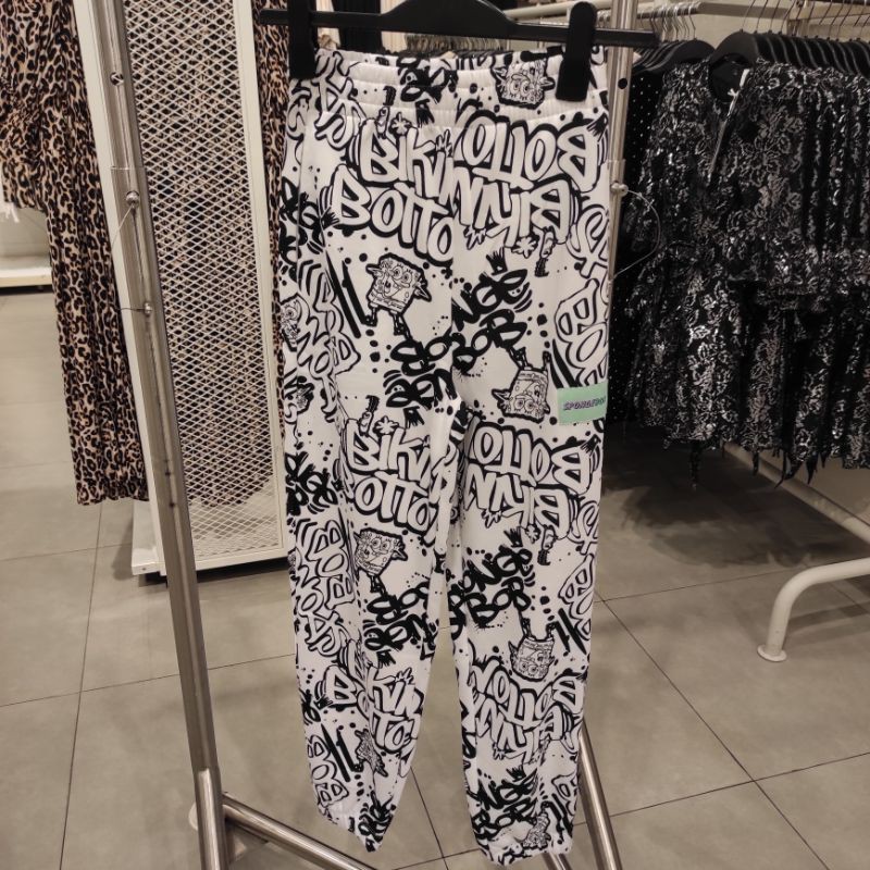 Celana Joger SpongeBob x H&M Original store