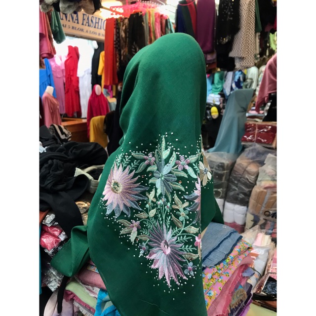 Jilbab Segi Empat Voal Bordir Matahari Kombinasi Payet