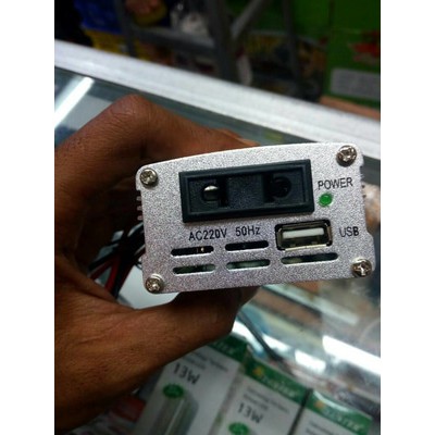 Power Inverter/Car Inverter 100W Perubahan Arus DC12V-AC220V+Port USB