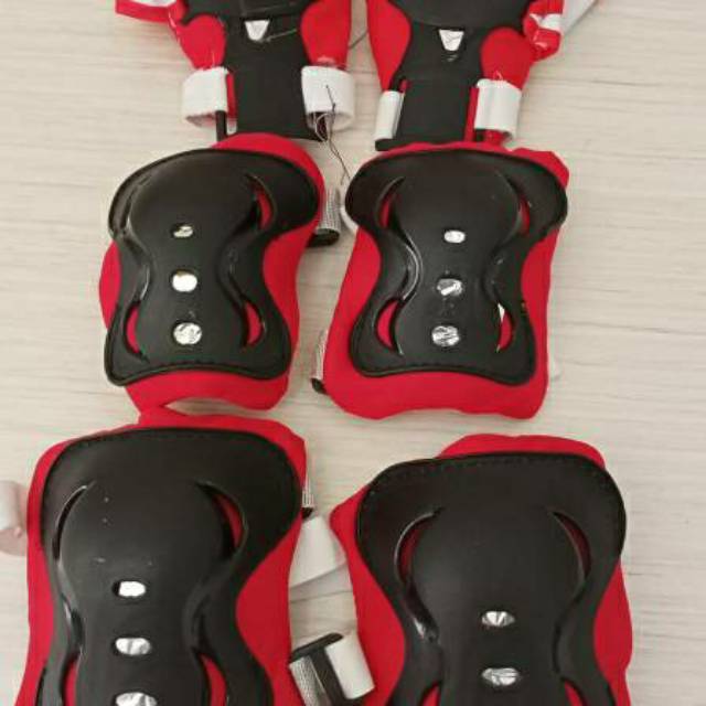 Deker sepatu roda anak