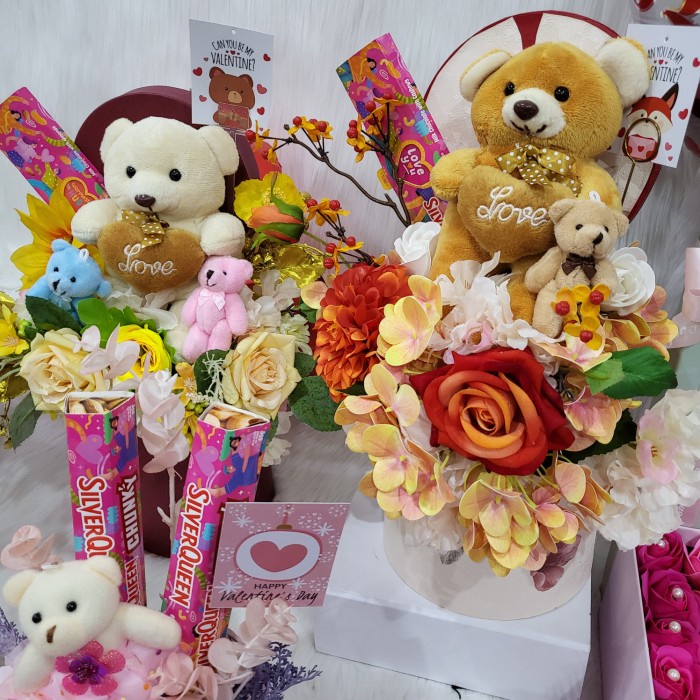 

Paket box hampers bunga valentine anniversary ulang tahun wisuda 70