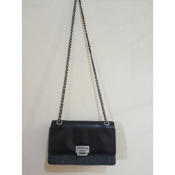 PL Tas sling bag charles n keith ori