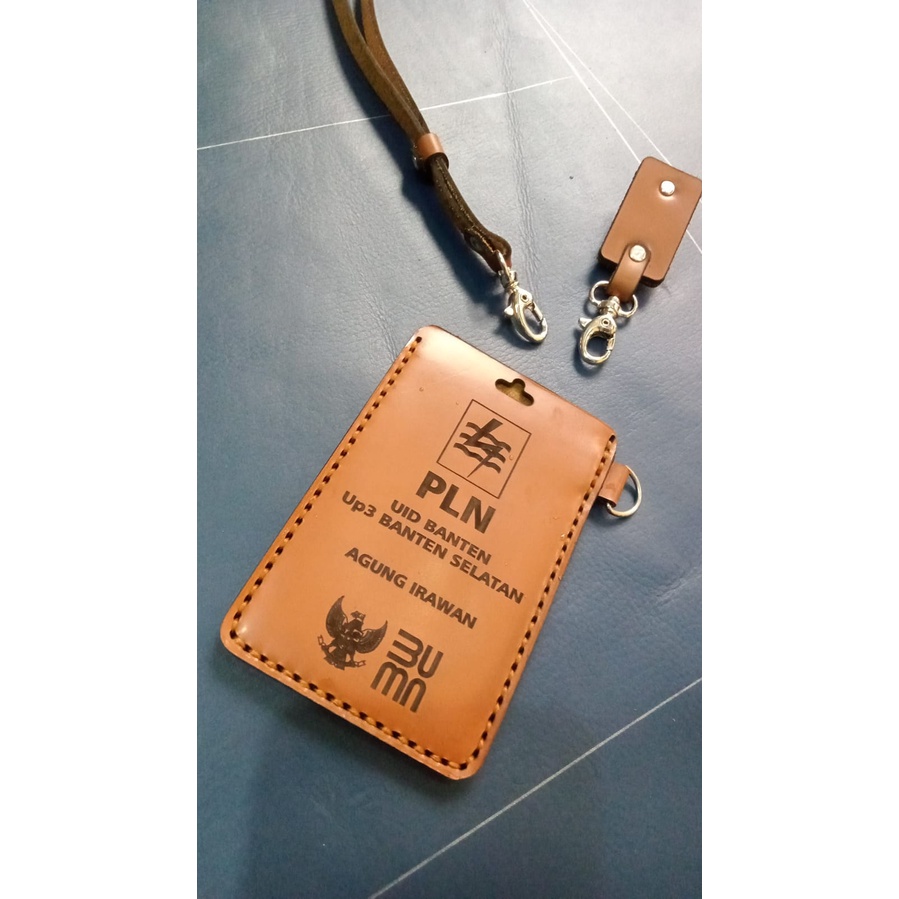 

NAME TAG KULIT 2 SLOT KARTU