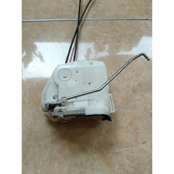 DOOR LOCK PINTU TENGAH XPANDER  MITSUBISHI